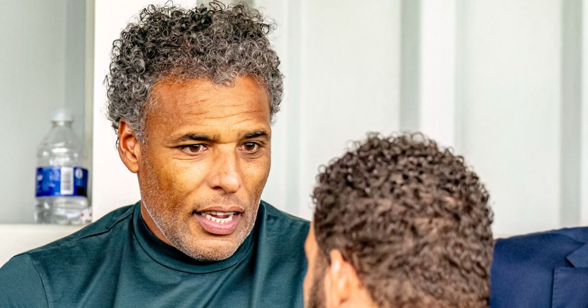 Nos Maakt Vervanger Van Van Hooijdonk Aan Tafel Bij Studio Voetbal