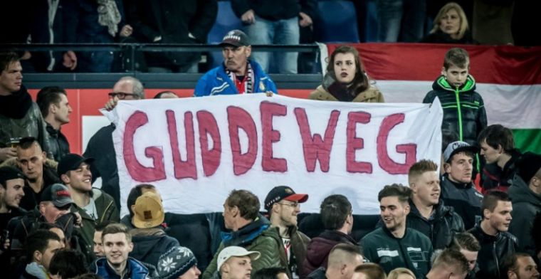 Feyenoord-fans eisen vertrek van directie met vuilniszakkenactie op pakjesavond
