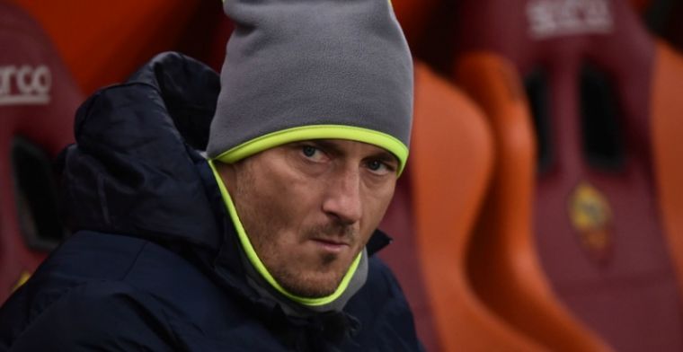 'Opmerkelijk: Roma stuurt Totti en twee anderen geen kerstkaart van de club'