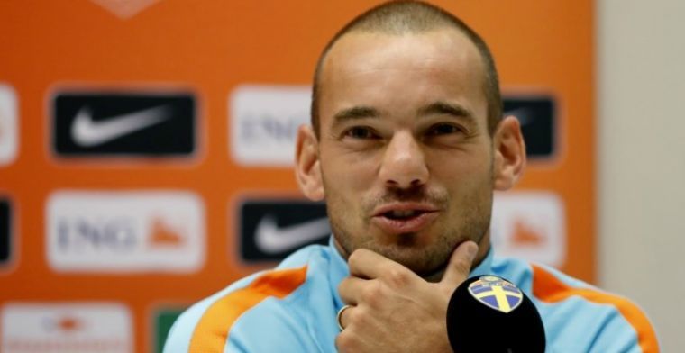 'Sneijder ziet af van salaris van 25 miljoen en belooft Galatasaray trouw'