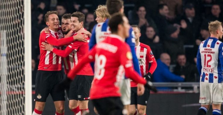 Knotsgek duel in Eindhoven: PSV wint na hattrick Reza en zoveelste gemiste penalty