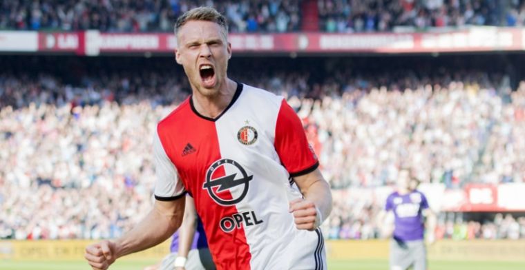 Van Hooijdonk begrijpt Feyenoord-fans niet: Dat hij nog geen eigen liedje heeft