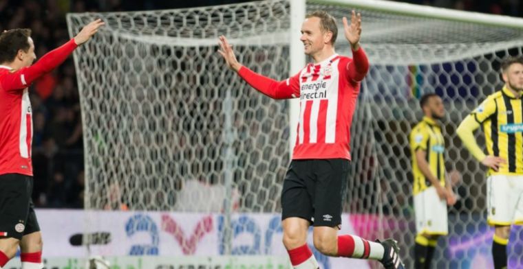 Siem de Jong toont zijn waarde: PSV wint van Vitesse en mag hoop blijven koesteren