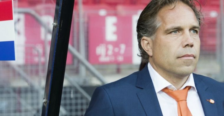 Langeler laat acht spelers debuteren in Jong Oranje: Was nog wat chaotisch