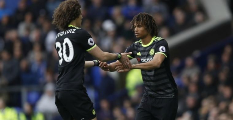 'Chelsea kan bod van 35 miljoen euro verwachten voor Aké en reservedoelman'