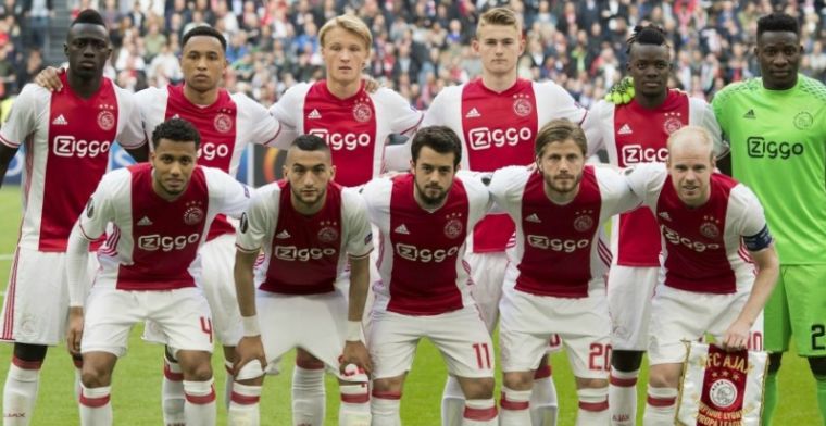 Ajax presenteert nieuw thuisshirt: shirt wordt direct in finale gedragen