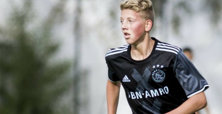 'Ajax vindt talent te licht: Premier League-club slaat meteen toe met contract'