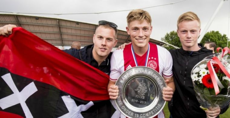Ajax beloont talent na 26 doelpunten: 'Heel speciaal als Amsterdammer'