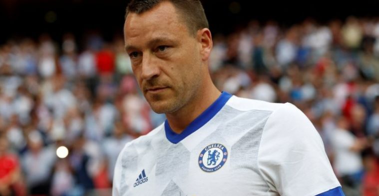 Terry plakt er een jaartje aan vast in Premier League