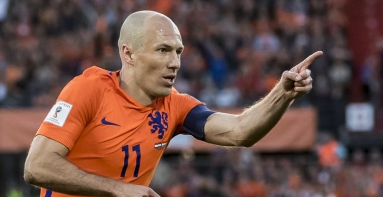'Noodlot treft Man van Glas opnieuw: Robben geblesseerd na potje tennis'