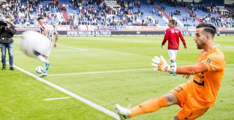 Update: Ajax bevestigt opvallende transfer en presenteert Lamprou 