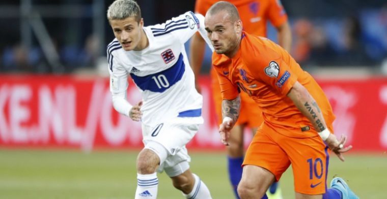 Update: Sneijder hijst zich direct in Nice-tenue en staat op het veld