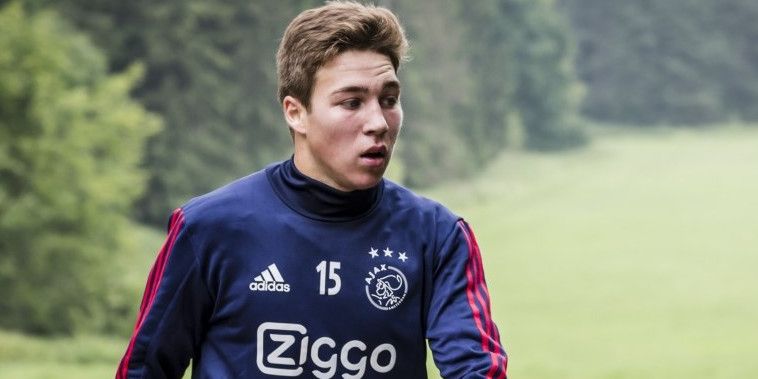 Ajax deelt nieuw contract uit aan groot talent: Ben hier heel erg trots op