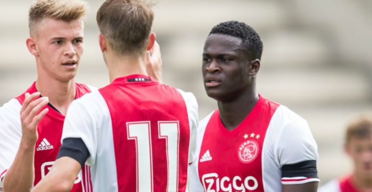 Jonge verdediger staat open voor verhuur: Dat is met Ajax ook zo afgesproken