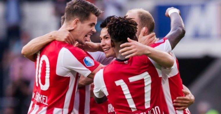 Lozano slaat weer toe: zéér fraaie odd voor goal van Mexicaan tegen Utrecht