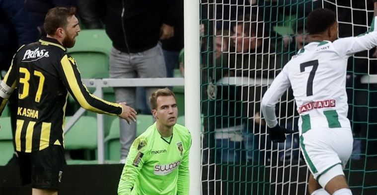 Hoogst opmerkelijke uitleg van Vitesse-goalie na eigen goal: 'Ik wilde geen rood'
