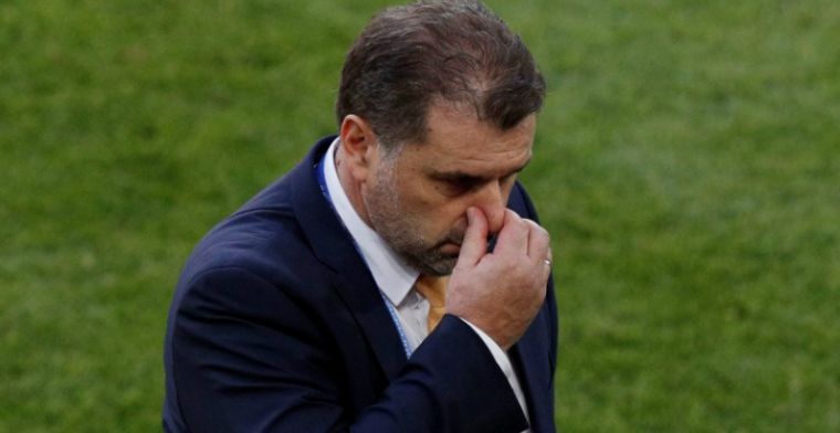 Coach stapt daags na WK-plaatsing in tranen op; Van Marwijk en Advocaat genoemd