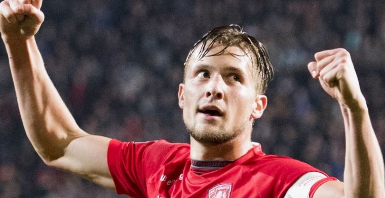 FC Twente en Verbeek peinzen over toekomst van back: 'Dan krijg je nooit zoveel'