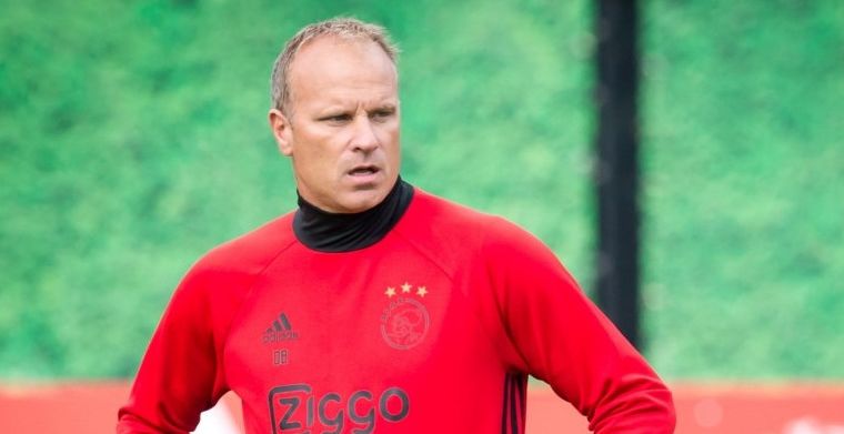 KNVB vereeuwigt legendarisch Bergkamp-moment: 'Hoofd enigszins gelukt'