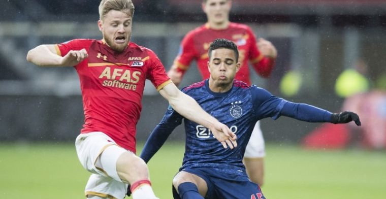 Kluivert beukt Ziyech omver en maakt AZ-back het leven zuur: 'Geen rood, jammer'