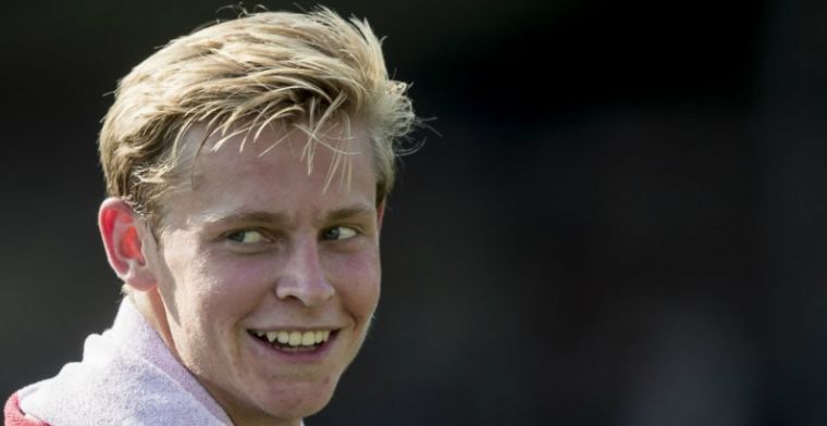 Ajax slaat toe na 'De Jong-hype': middenvelder tekent nieuw contract