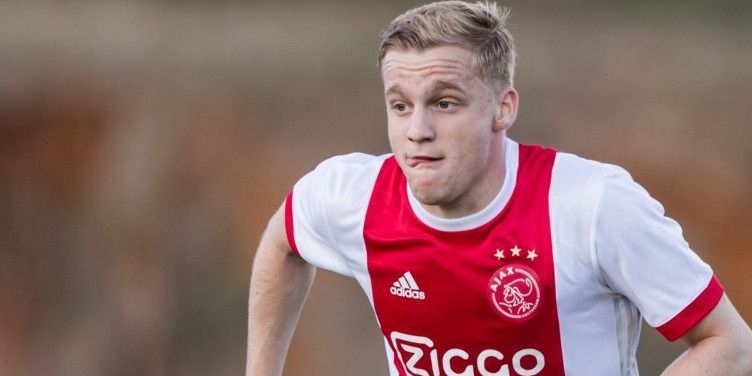 Ajax slaat grote slag en bindt na De Jong weer basisspeler: 'Hier stappen maken'