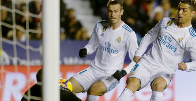 Goaltjesdief Pazzini verziekt avond van Real Madrid met doelpunt tijdens debuut