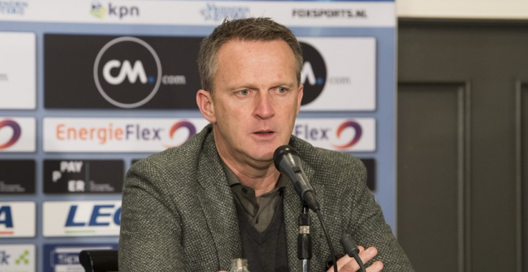 Van den Brom wil niets weten van Ajax: 'Laat mij lekker hier zitten'