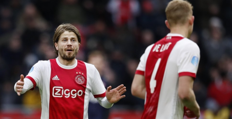 Ten Hag twijfelt over inzetbaarheid Ajax-middenvelder: 'Last van zijn rug'