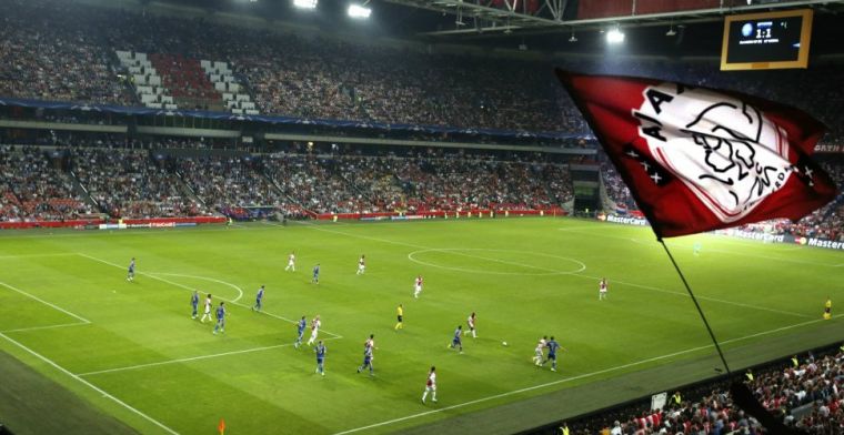 Ajax start met 'exclusief concept': champagne, biefstuk en spelers achter glas