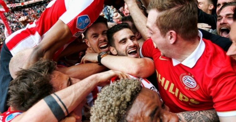 PSV bezorgt negental van Ajax complete afgang en pakt titel nummer 24