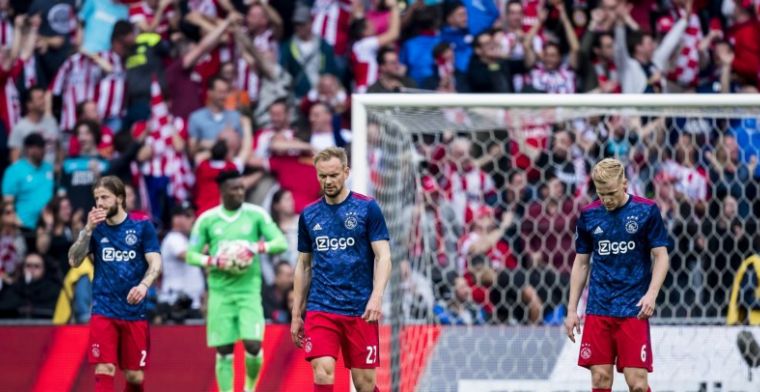 Nieuwe domper voor Ajax: De Jong mist 'topper' tegen AZ na rode kaart