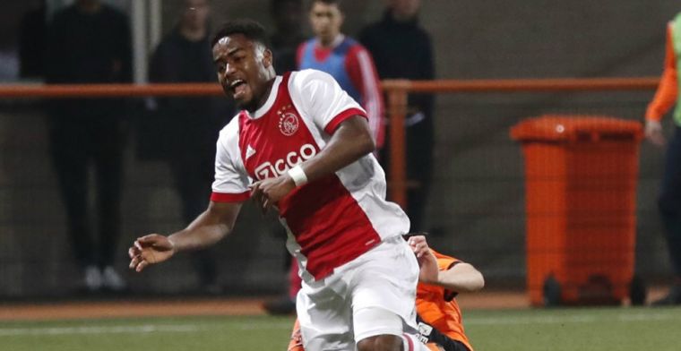'Signing day' in Amsterdam: Ajax slaat toe en verlengt contracten van drietal