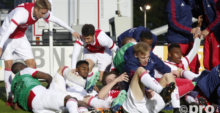 Jong Ajax kampioen van Jupiler League na zenuwslopende tweede helft