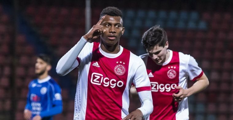 'Ik herinner me dat we thuis tegen Ajax speelden en dat Sierhuis inviel, niet hij'
