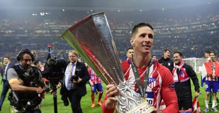 Torres volgt Iniesta naar Japan: spits poseert met het shirt van zijn nieuwe club
