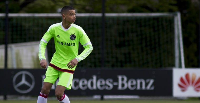 'Ajax raakt talentvolle back en jeugdinternational (16) kwijt'