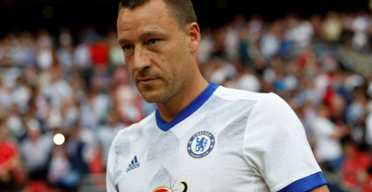 'Terry (37) is niet te stoppen en tekent bij derde club in zestien jaar tijd'