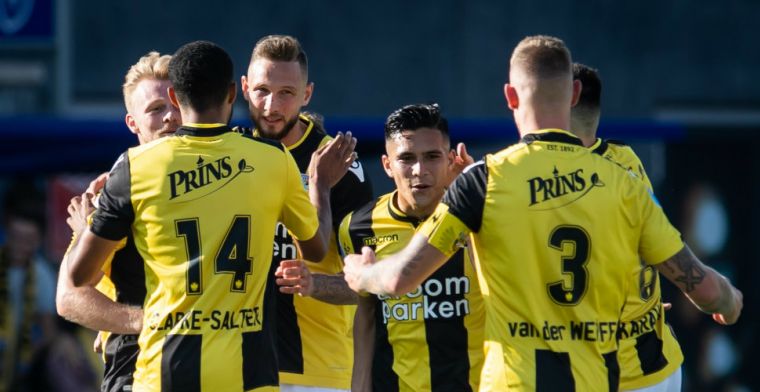 Gehavend Vitesse wint via VAR-doelpunt en cadeautje Namli van PEC Zwolle