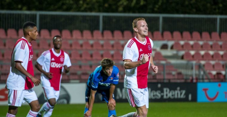 Jong Ajax boekt eenvoudige zege op Helmond Sport bij rentree Cerny