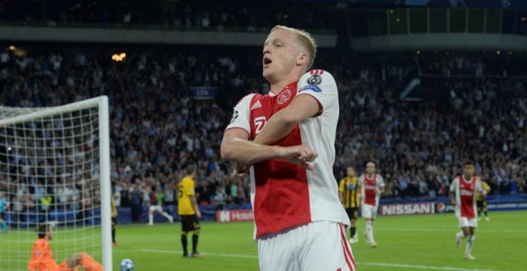 Van de Beek: 'Ik moet me gewoon focussen op Ajax en niet te veel daar over hebben'
