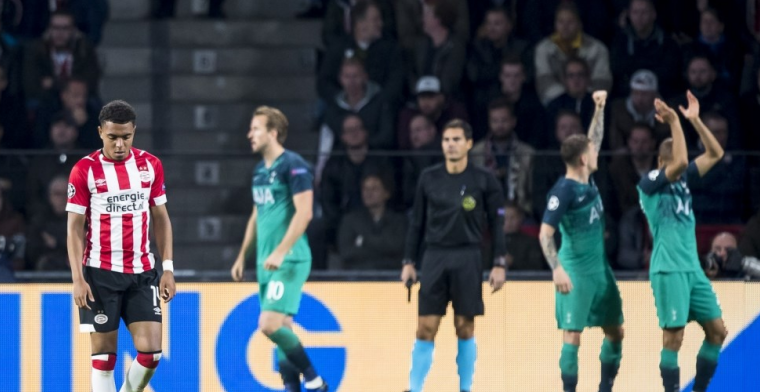 Van Bommel gaat in op situatie van PSV-reserve: 'Dat vindt hij zeker lastig'