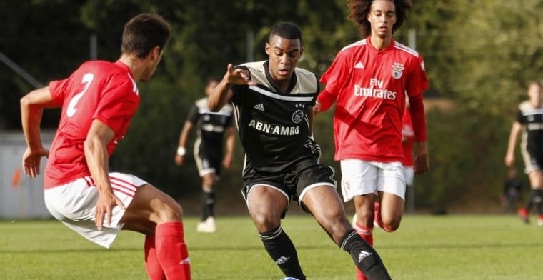 Ajax O19 geeft overwinning weg in Youth League, maar blijft koploper