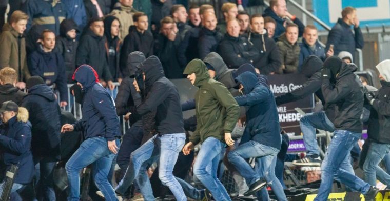 Twente-fans betreden het veld en zoeken confrontatie met Den Bosch-aanhang