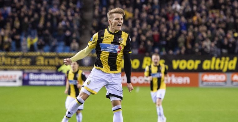 Fraaie goals van Linssen en Odegaard helpen Vitesse aan zege op Utrecht