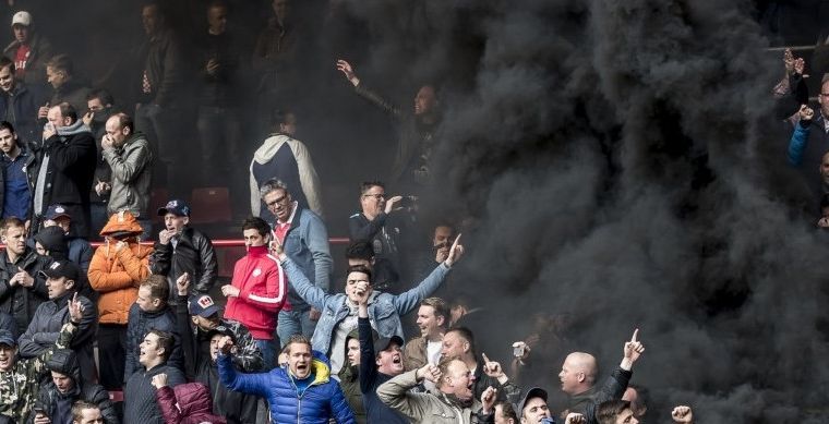 PSV-fan krijgt cel- en taakstraf voor afsteken rookpotten tijdens PSV - Ajax