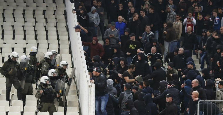 'Ajax-fans raken gewond in Athene door AEK-fans en gewelddadige politie'