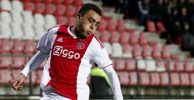 Ajax legt verdediger (18) vast: 'Hoop dit seizoen debuut te maken in Ajax 1'