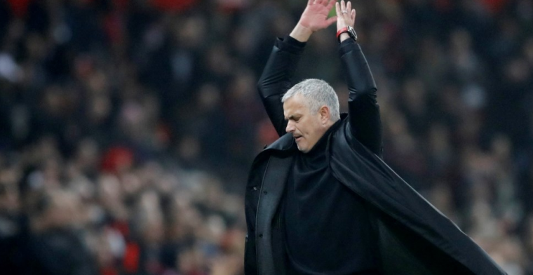 'Mourinho breekt met 'kersttraditie' Ferguson en Van Gaal: United-selectie boos'