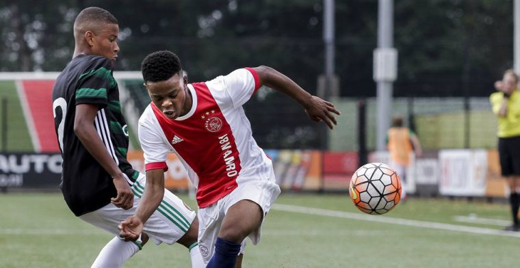 Feyenoord geeft 'mentaal gegroeide' zeventienjarige back eerste profcontract